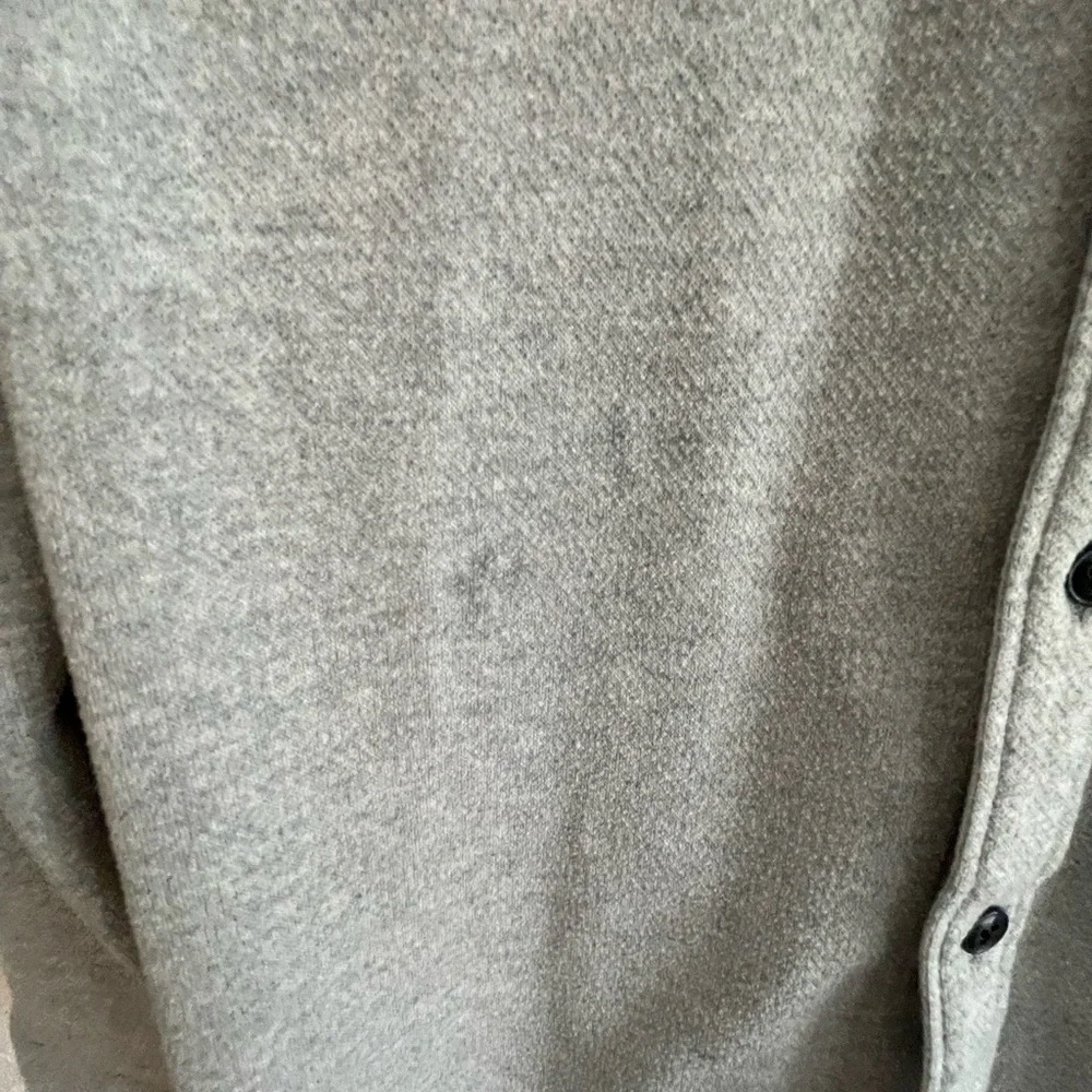 TWO Faherty Legend sweater shirts in grey twill and olive - Picture 12 of 16